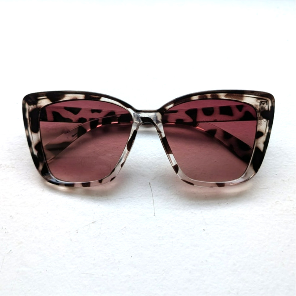 Retro Black Tortoishell Cat Eye Sunglasses 70s Festival Zebra Sunnies Shades - Picture 2 of 7